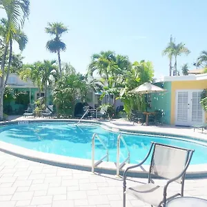 Gasthuis Alexander Palms Court - No Hidden Fees!, Key West